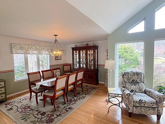 3rd image of 4404 Juniper St