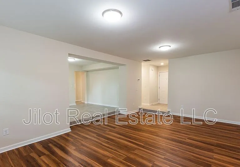 2015 Oak Park Ln — Photo 7