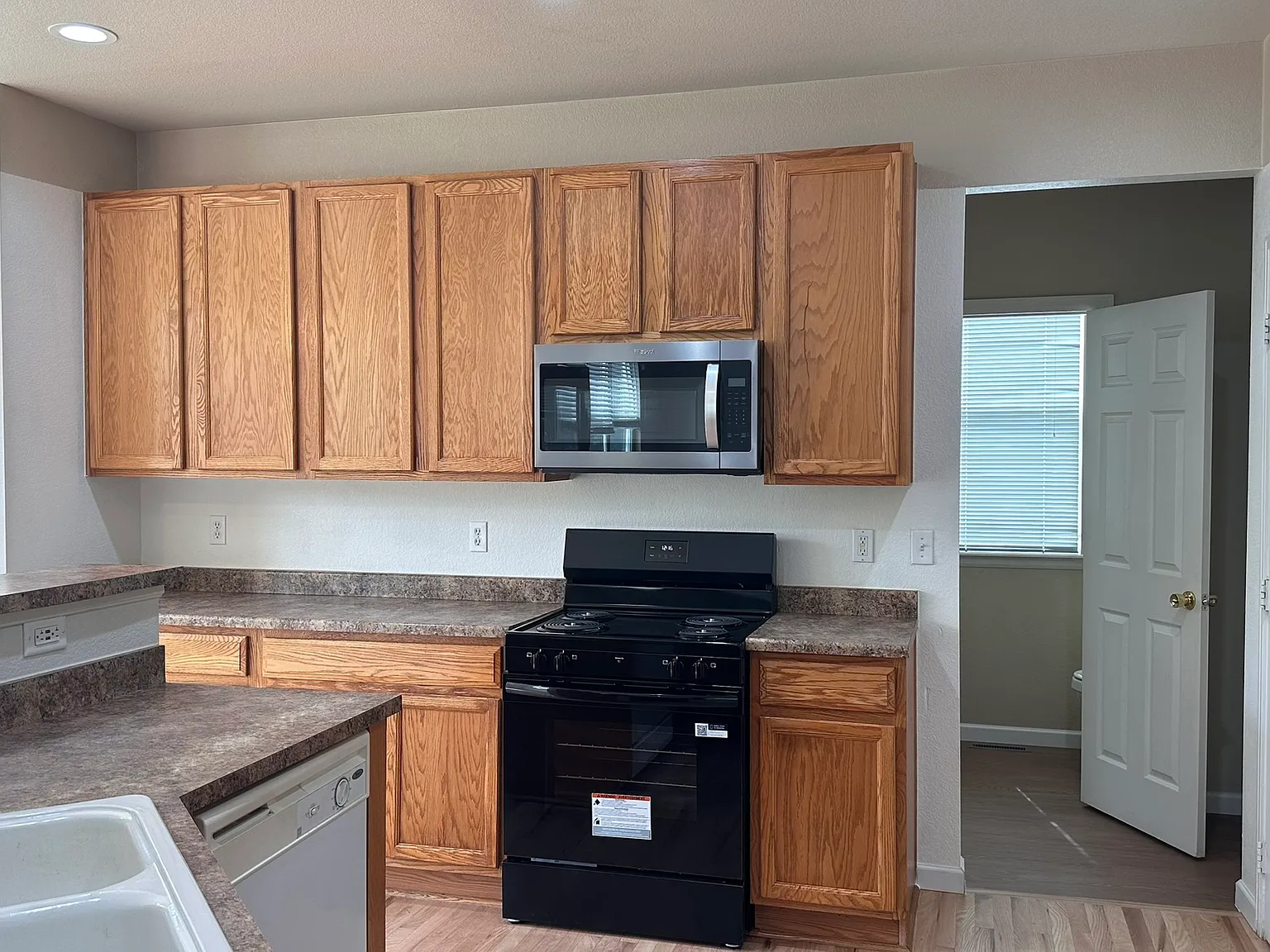 4 bed, 2.5 bath, 2363 sqft, $2,850 — Photo 4