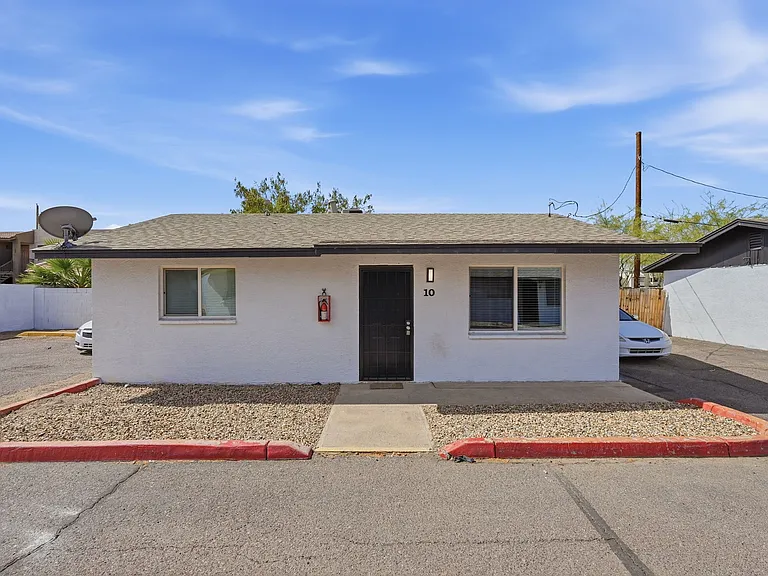 4329 N Longview Ave #10 — Photo 3