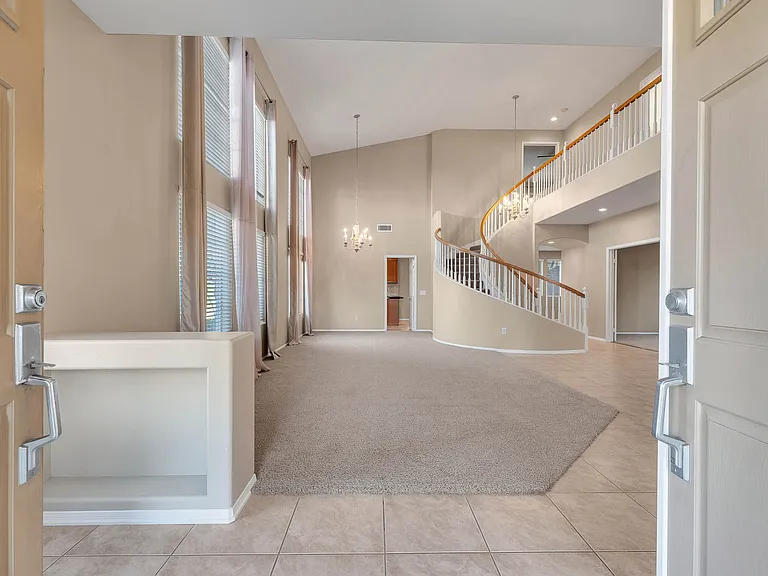 2016 Magpie Ct — Photo 3
