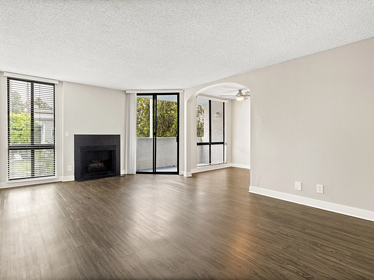 4250 Coldwater Canyon — Photo 3