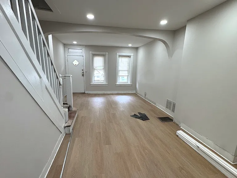60 Mechanics Ave — Photo 4