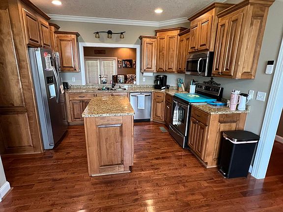 4th image of 1222 Raymond Ln