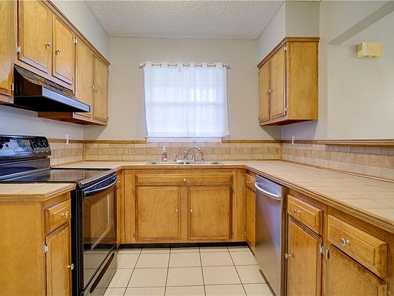 5th image of 1504 Carrollwood Dr