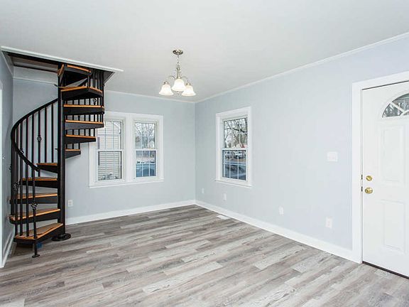 3rd image of 20 Catherine St