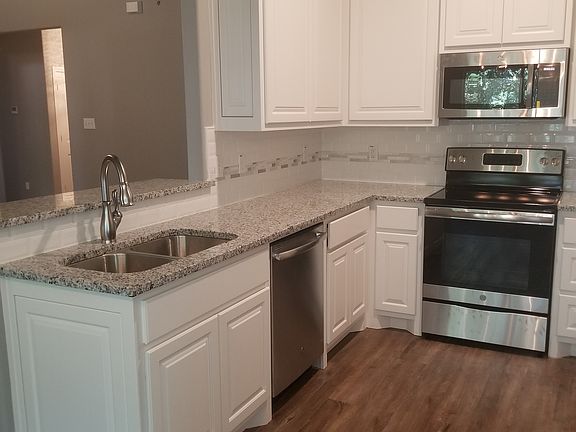 4th image of 3800 Sage Ct