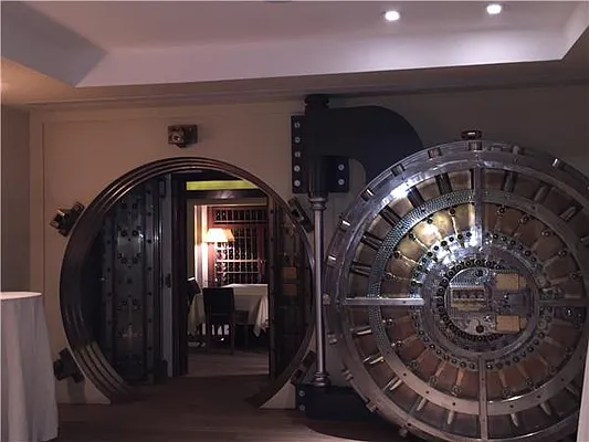 Sold by Domus Realty | media 43