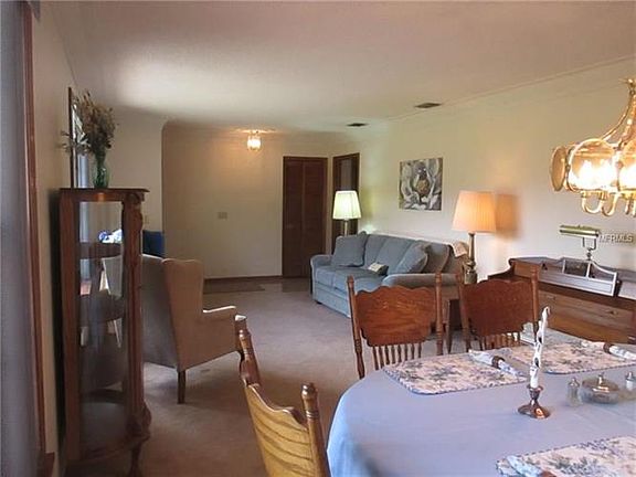3rd image of 800 Knob Hill Cir