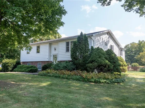 831 W Gebhard Ln, Alden, NY 14004