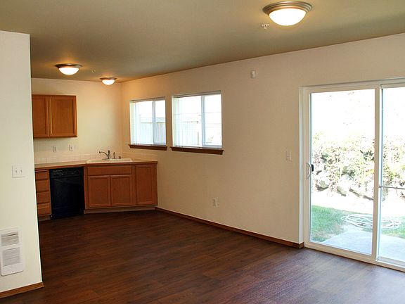 5th image of 10520 140th St Ct E Unit 36
