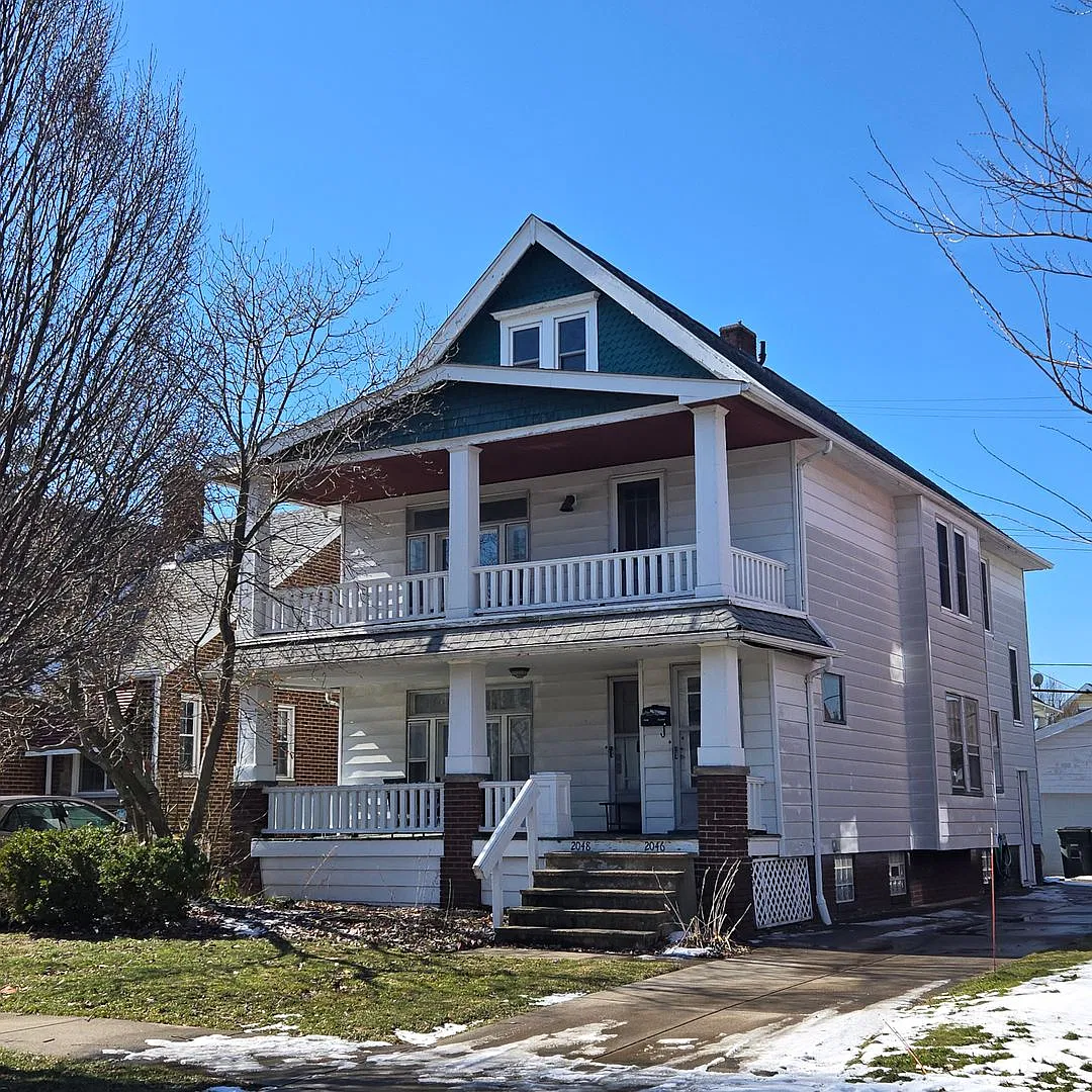 2046 Wyandotte Ave — Photo 1