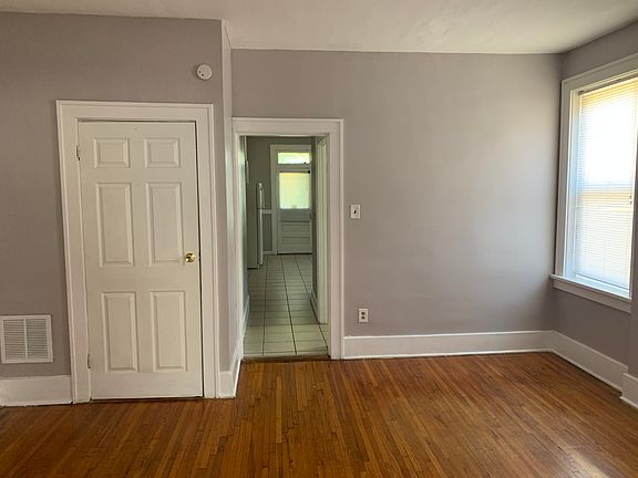 4th image of 4101 Dewey Ave #A