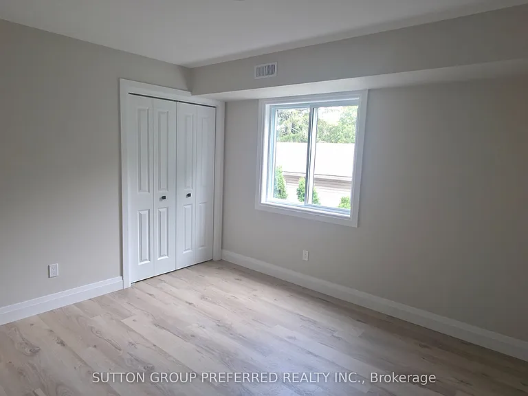 118 Scott St E #1 — Photo 8