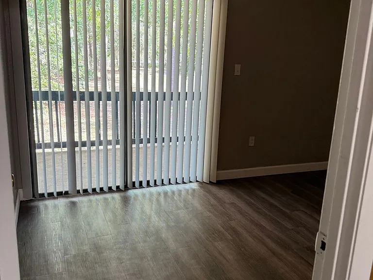 R 142 2811 S Archer Rd #W — Photo 4