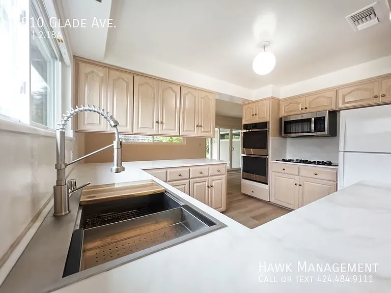 5910 Glade Ave — Photo 8