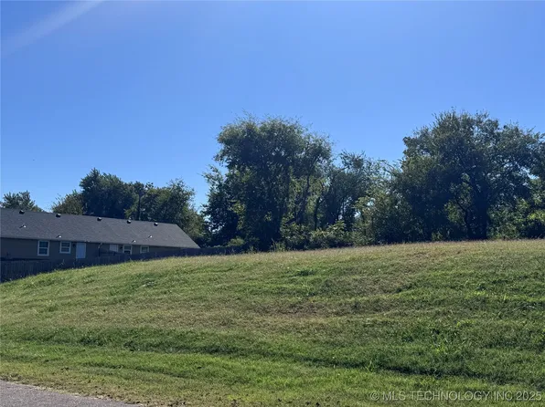 1030 N Hickory St, Ada, OK 74820