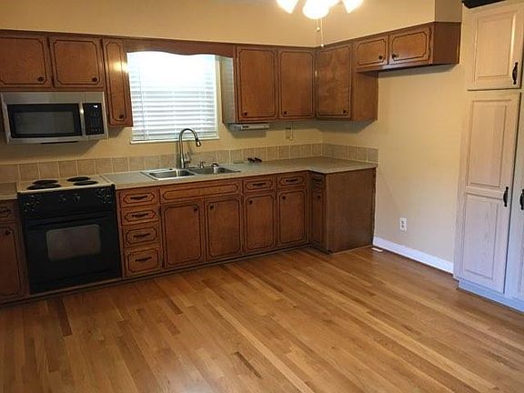 3rd image of 3908 Iron Horse Way