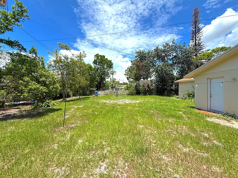 530 Obispo Ave — Photo 22