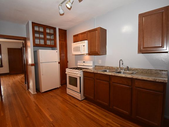 2nd image of 3438 Shenandoah Ave #40