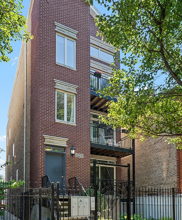 1st image of 1947 W Erie St #3