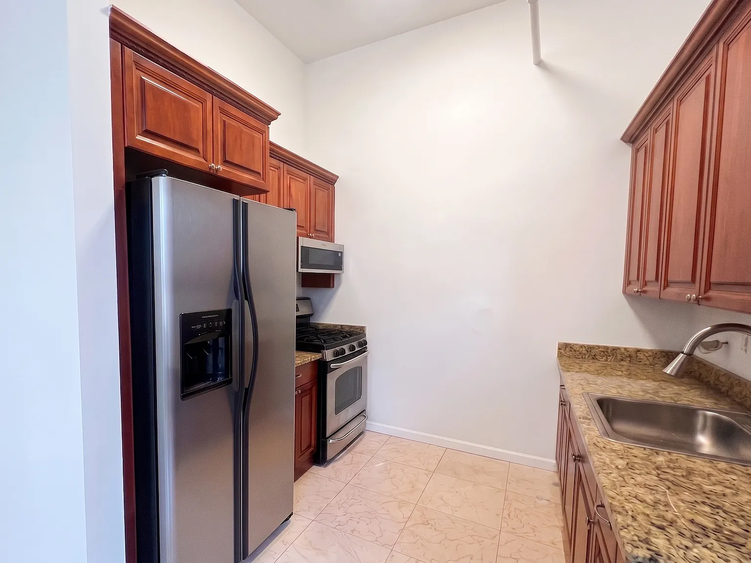 1 bed, 850 sqft, $1,995 — Photo 3