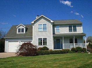 5 Columbia Heights Rd, Charlestown, RI 02813