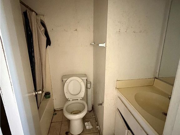 3rd image of 1460 Kendall Dr