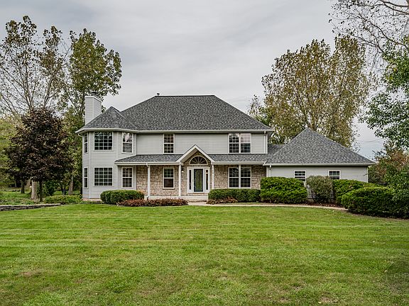 2nd image of 16W420 Timberlake Dr