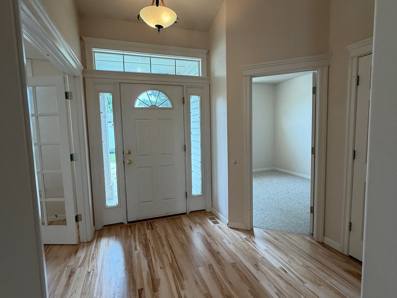 4 bed, 2036 sqft, $2,900 — Photo 4