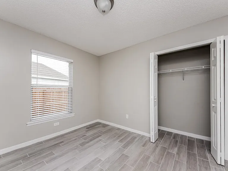 1125 Winding Water Way — Photo 10