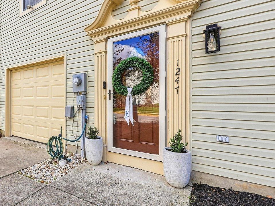 1st image of 1247 Dahlia Ln