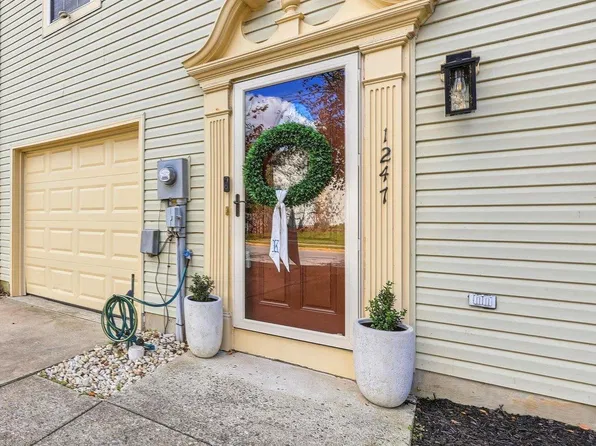 1247 Dahlia Ln, Frederick, MD 21703