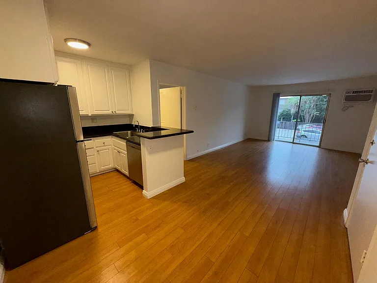 10760 Rose Ave. — Photo 10
