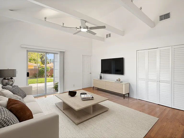 22055 Del Valle St — Photo 15