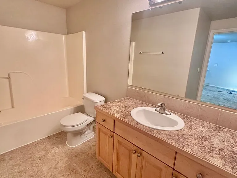 8007 NE 38th Ave — Photo 32