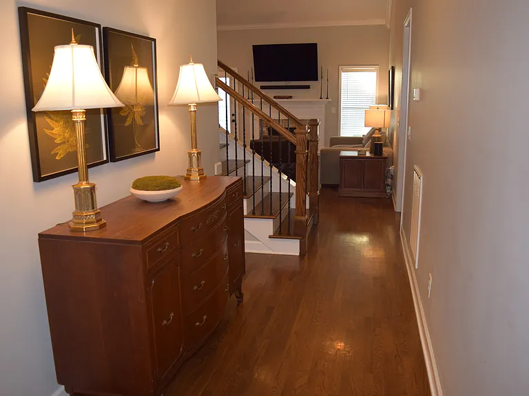 7006 Minor Hill Dr — Photo 3