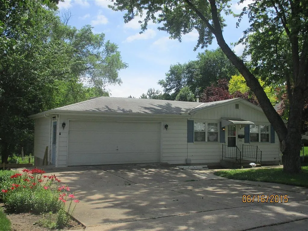 1512 E London Ave photo 1