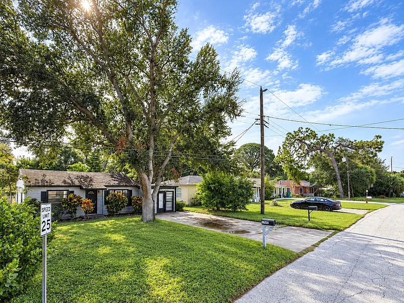 3 bed, 1.0 bath, 1046 sqft, $1,695 — Photo 4