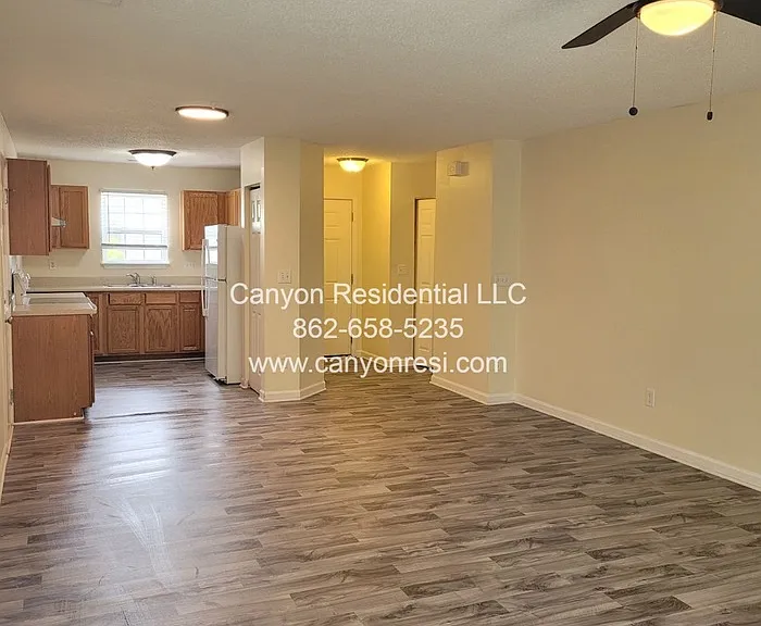 461 Bedford Knoll Dr — Photo 4