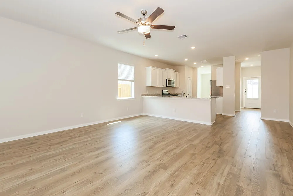 3 bed, 2.0 bath, 1552 sqft, $1,715 — Photo 4