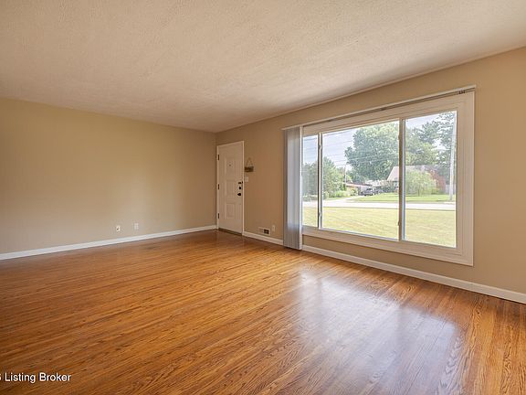 3rd image of 2508 Browns Ln