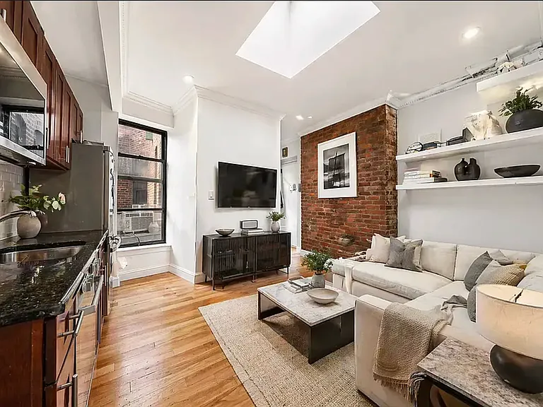 102 Christopher St #6C — Photo 1