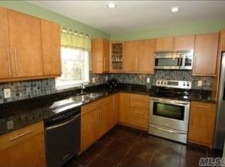 123 Geery Ave, Holbrook, NY 11741