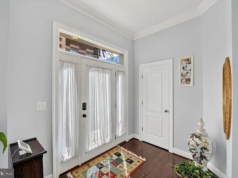 712 Sentry Sq — Photo 4