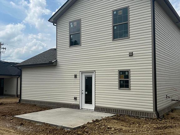 5th image of 102 Bow Bridge Dr