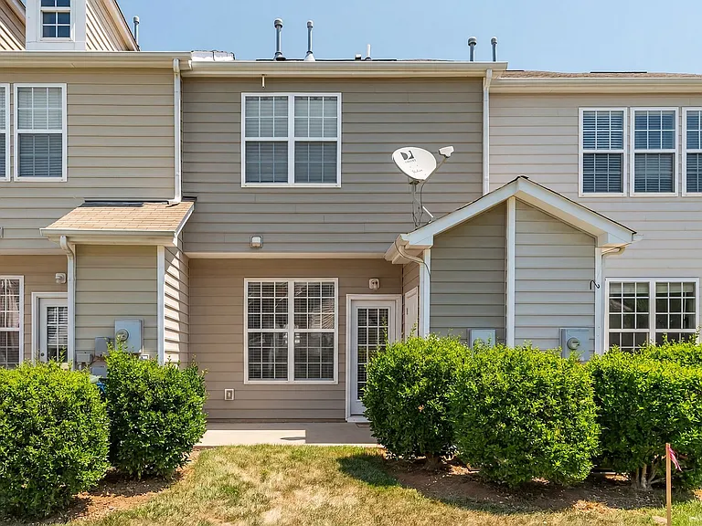 605 Cupola Dr — Photo 23