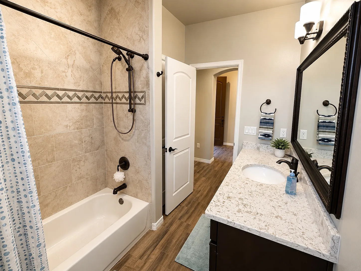 3 bed, 2.5 bath, 1800 sqft, $2,498 — Photo 4