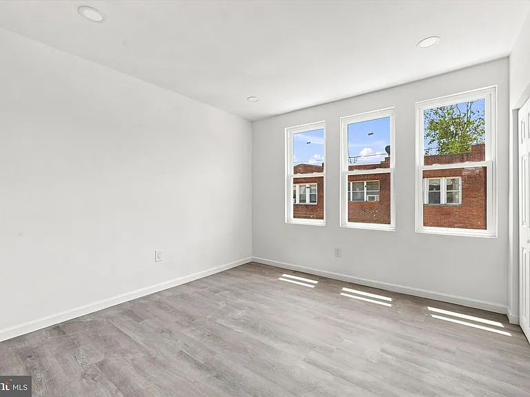 2435 Fitzgerald St — Photo 14