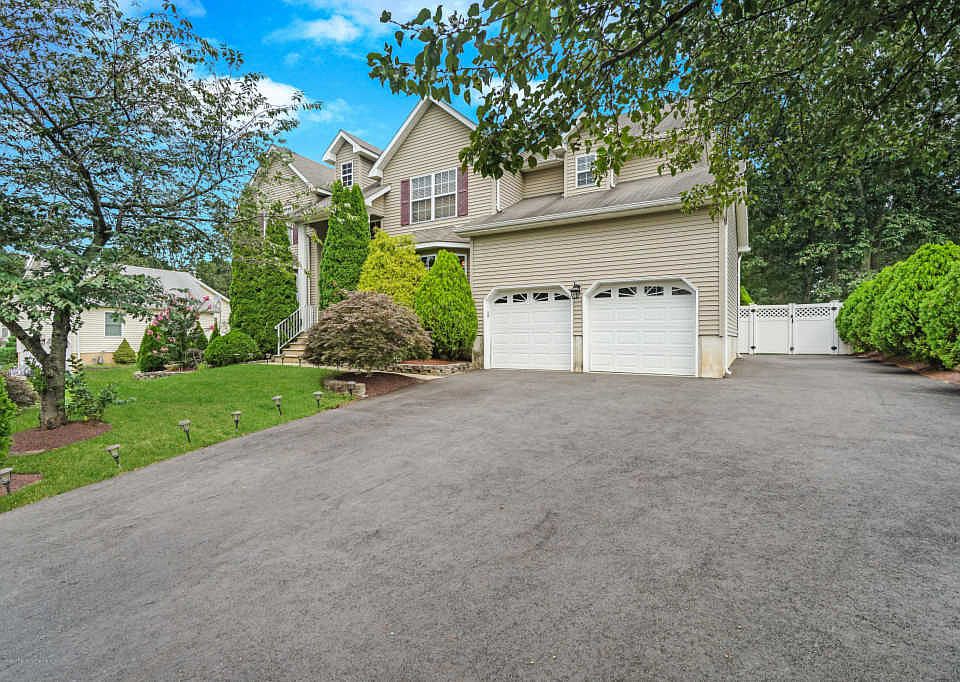 1st image of 16 Isabella Dr